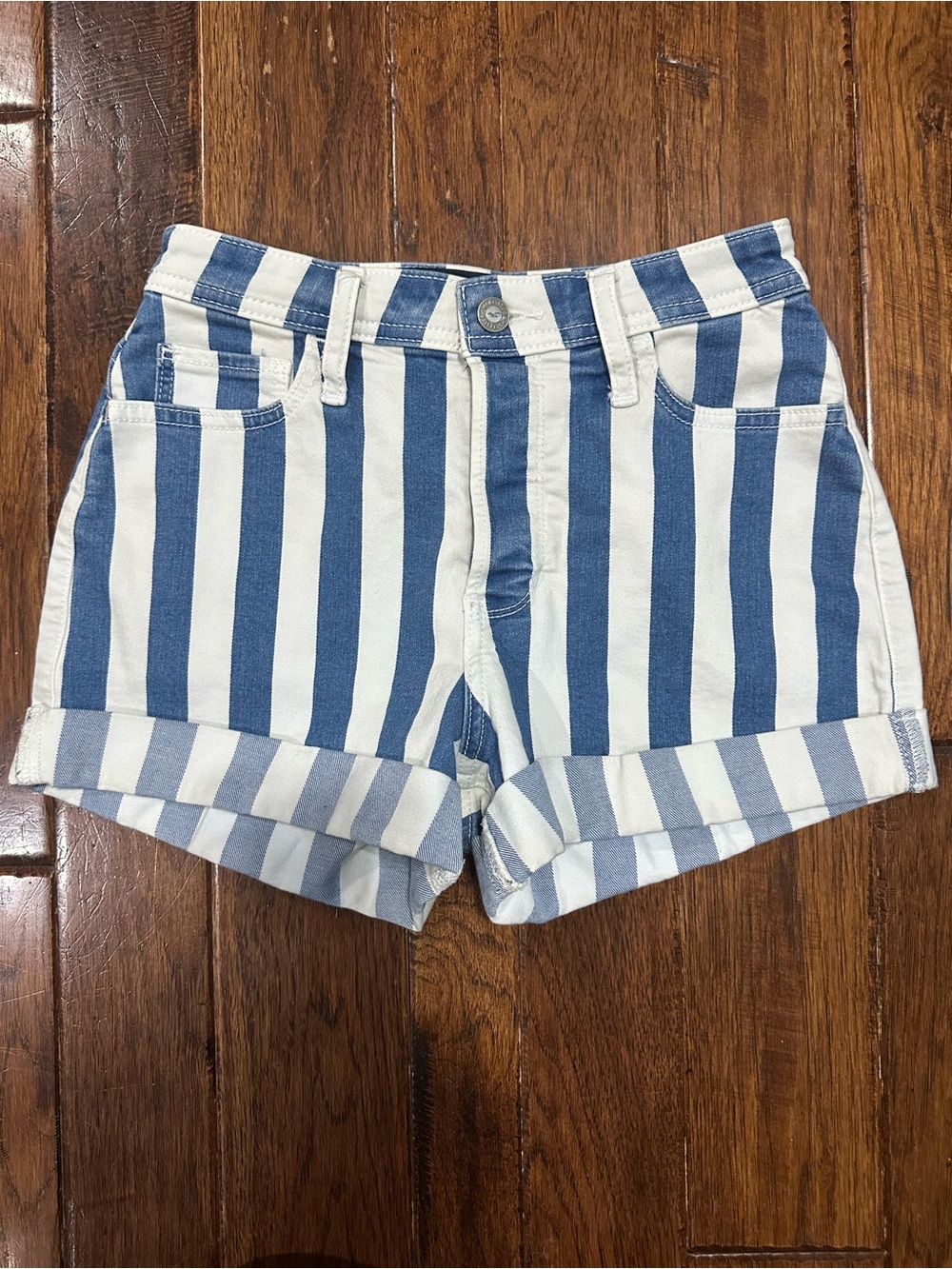 HOLLISTER striped roll-cuffed denim shorts size 1